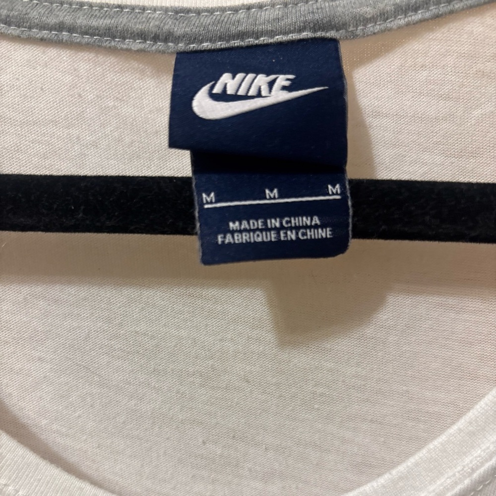 Women’s Nike White Swoosh Short Sleeve LooseT-shirt - Picture 5 of 7